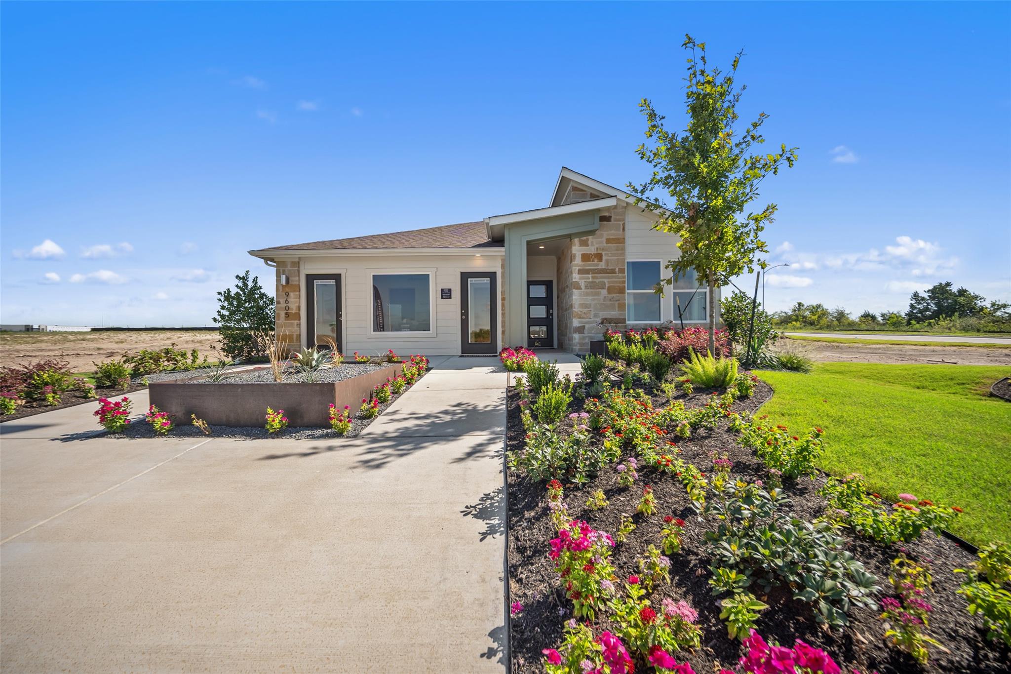 9509 Oxbow Strap DR