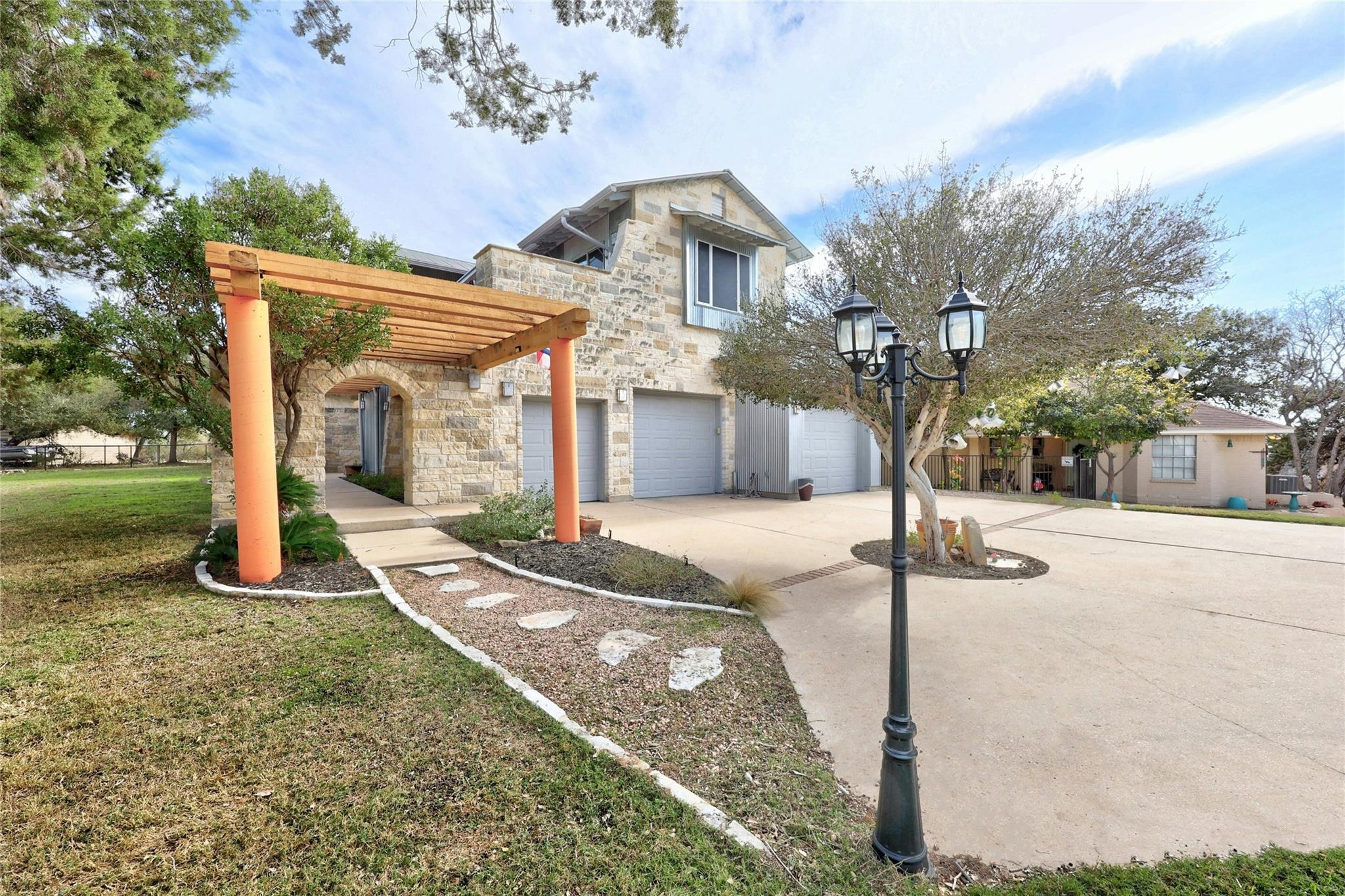 18500 Lakehead CIR