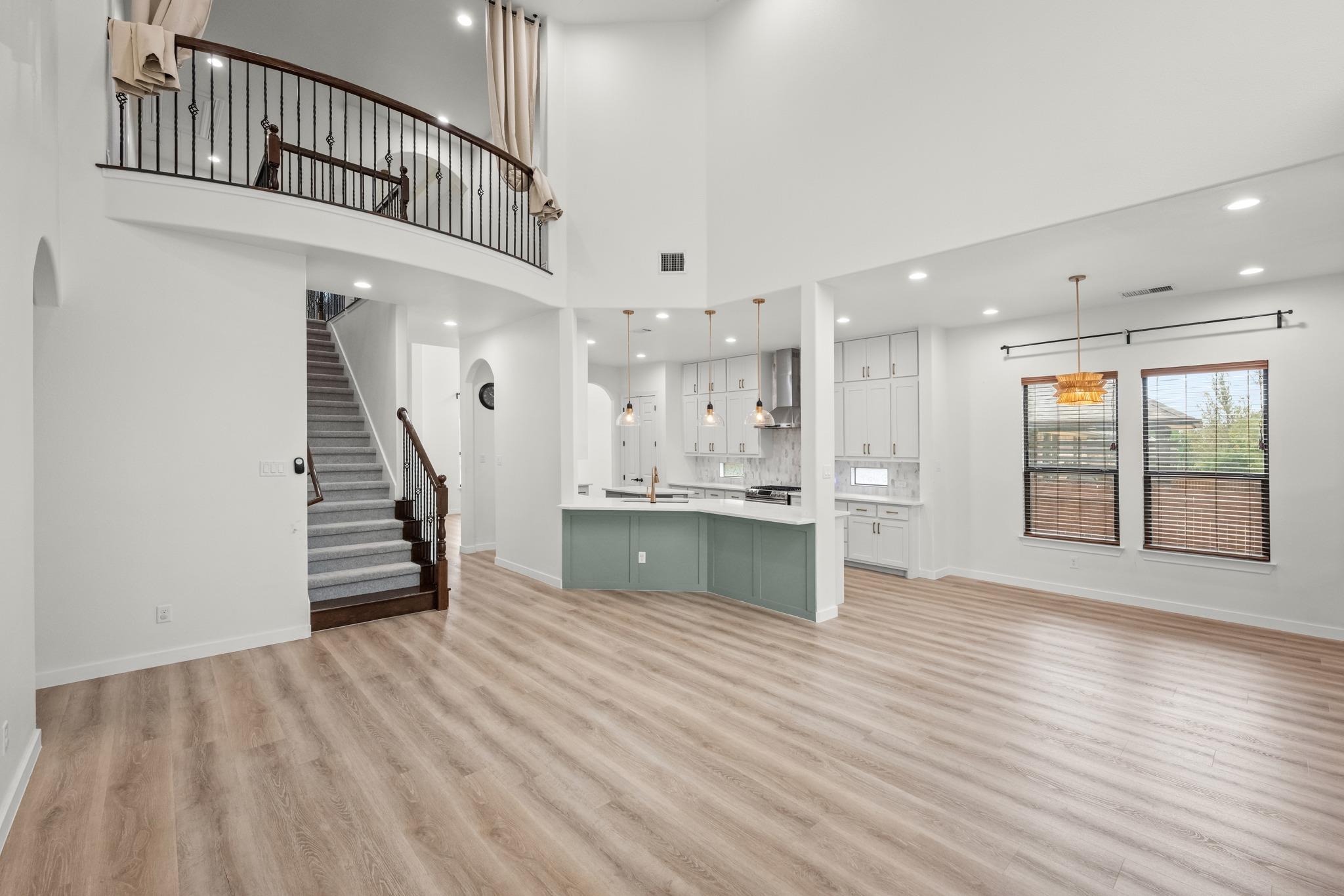 5517 Pincushion Daisy DR
