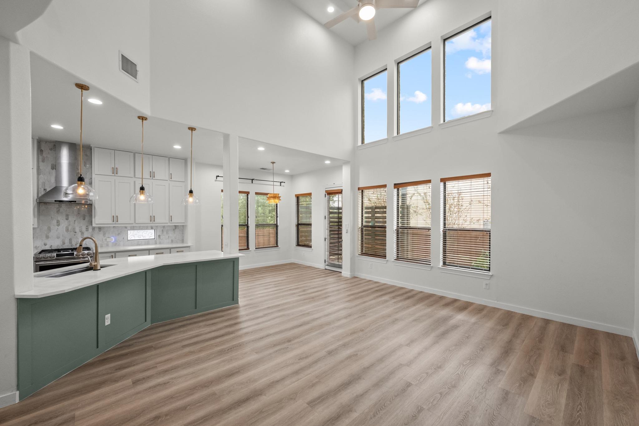5517 Pincushion Daisy DR