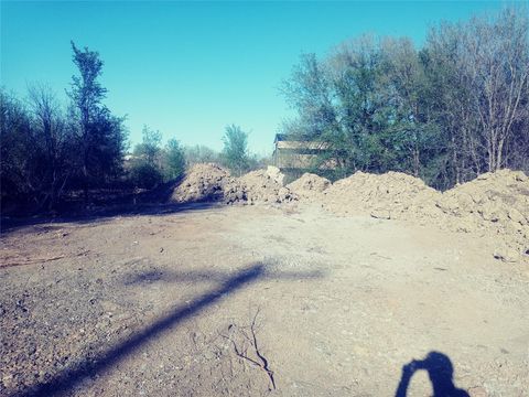 8818 Elroy RD Del Valle TX 78617