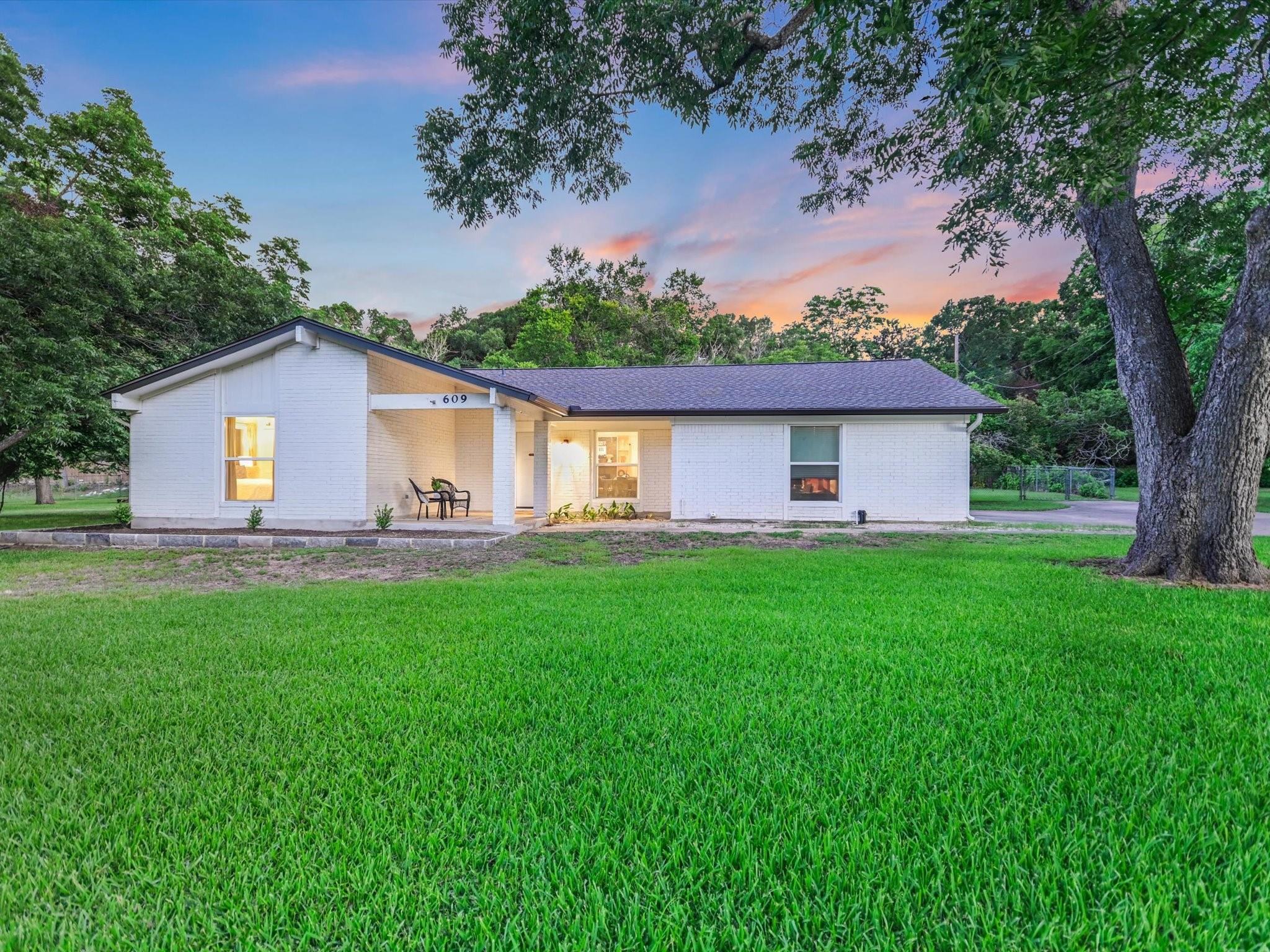 Austin, Texas 78748, United States, 4 Bedrooms Bedrooms, ,2 BathroomsBathrooms,Residential,Pending,52761