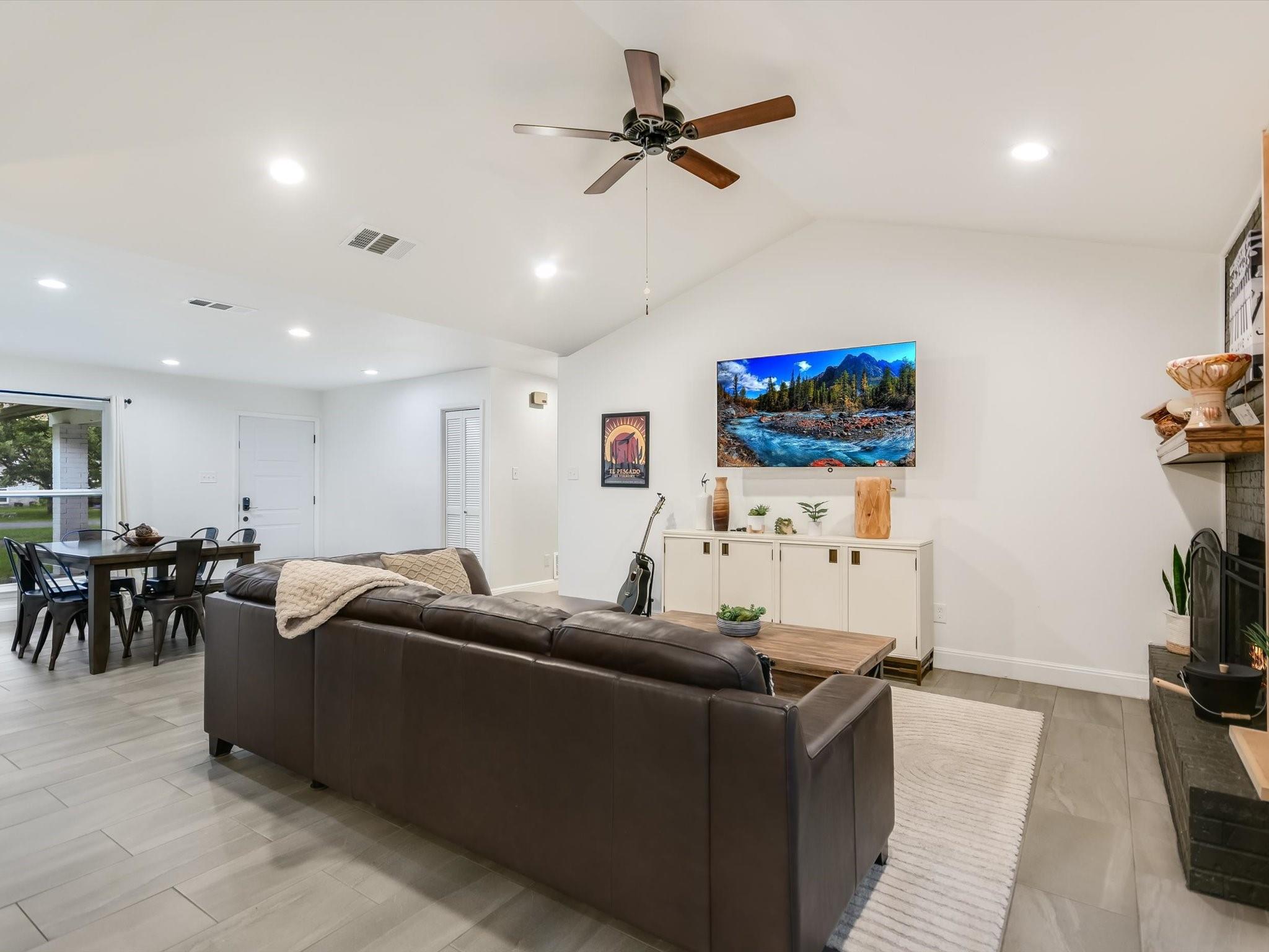 Austin, Texas 78748, United States, 4 Bedrooms Bedrooms, ,2 BathroomsBathrooms,Residential,Pending,52761