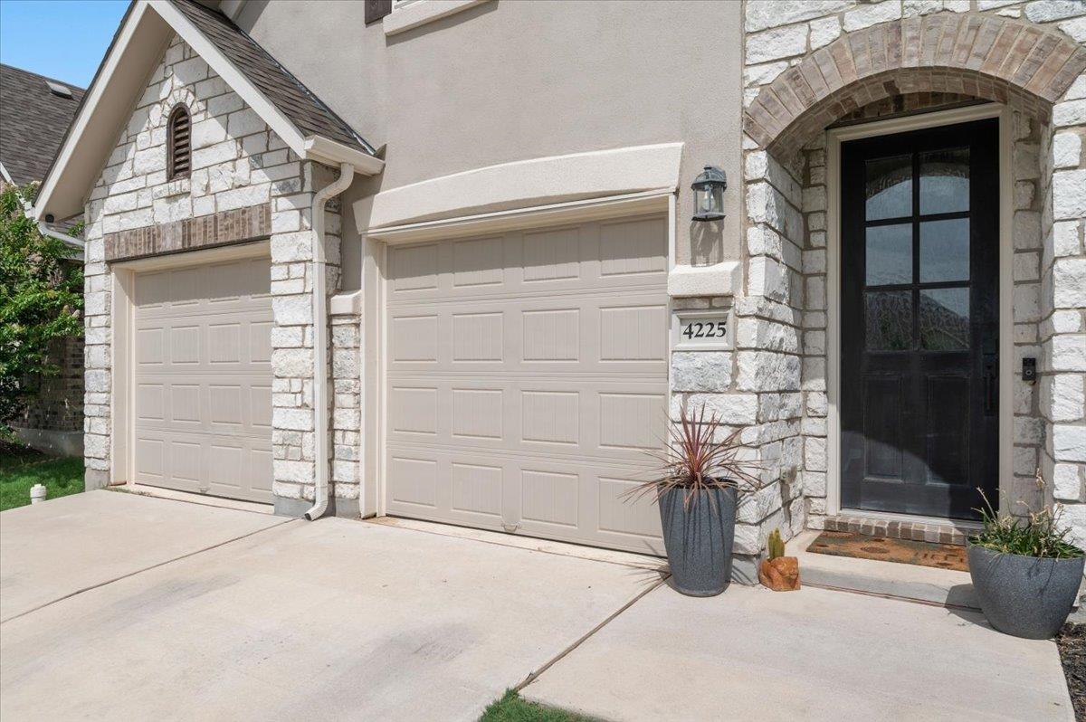 4225 Promontory Point TRL