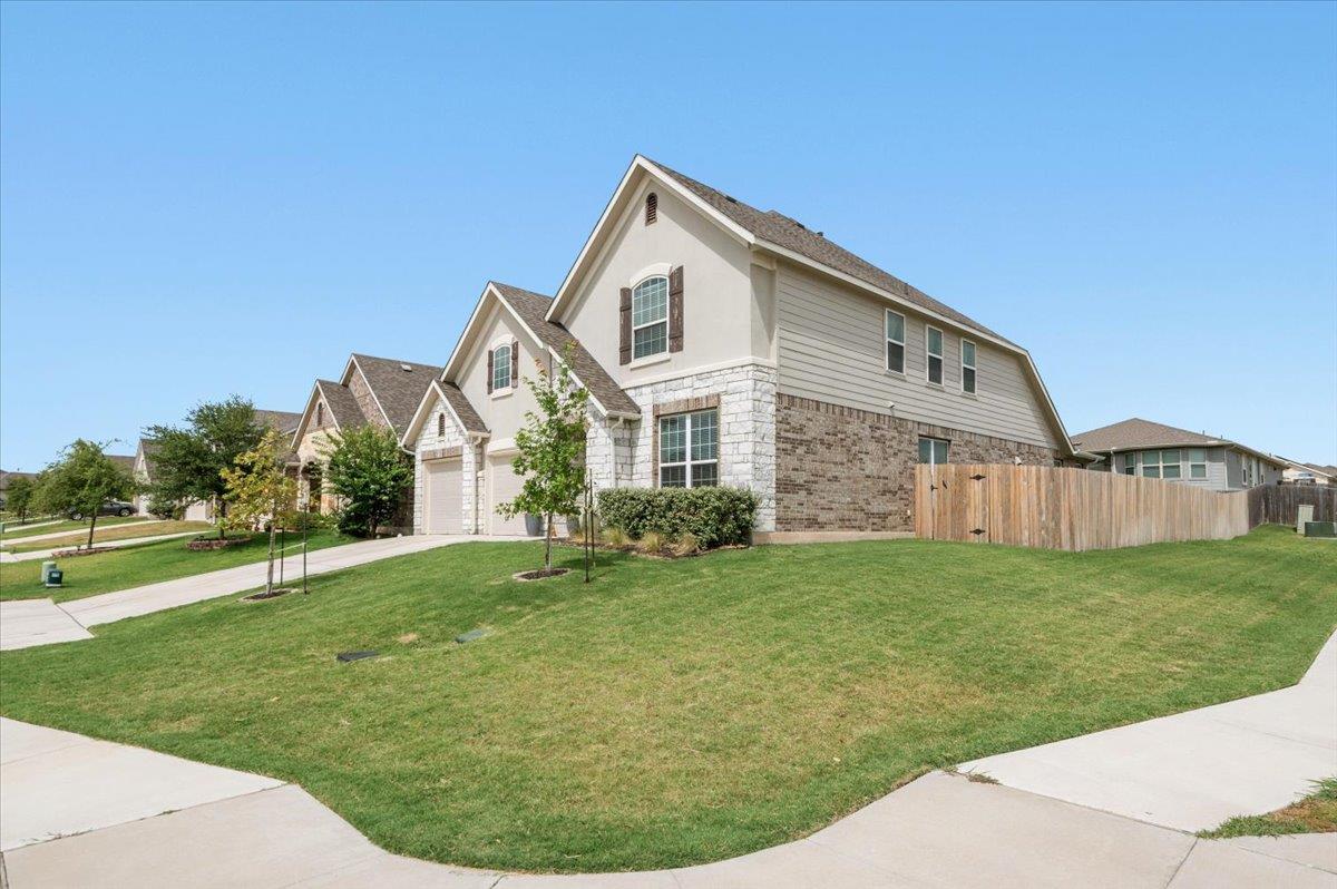 4225 Promontory Point TRL