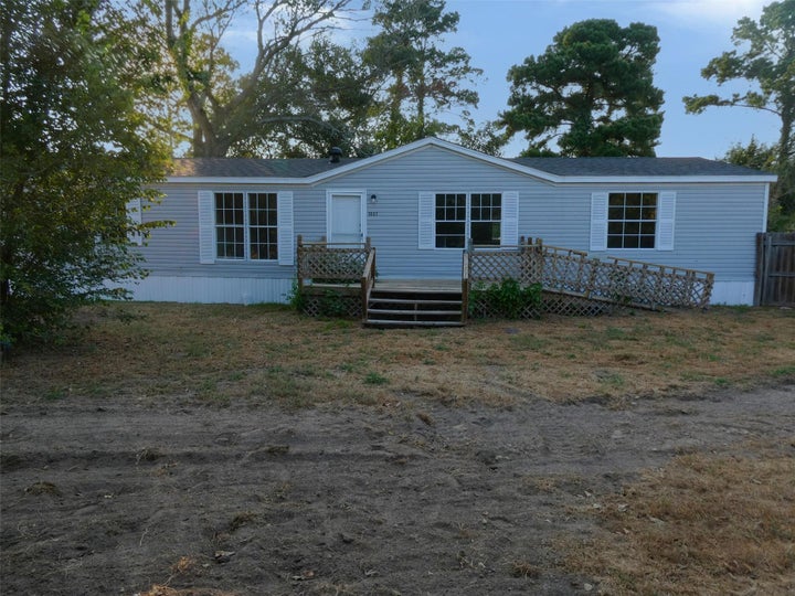 Photo 1 of 28 — 1227 HIGHWAY 71 W, Smithville, TX 78957
