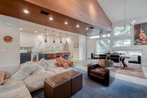 Photo of 209 El Paso ST, Austin, TX 78704 (MLS # 9946172)