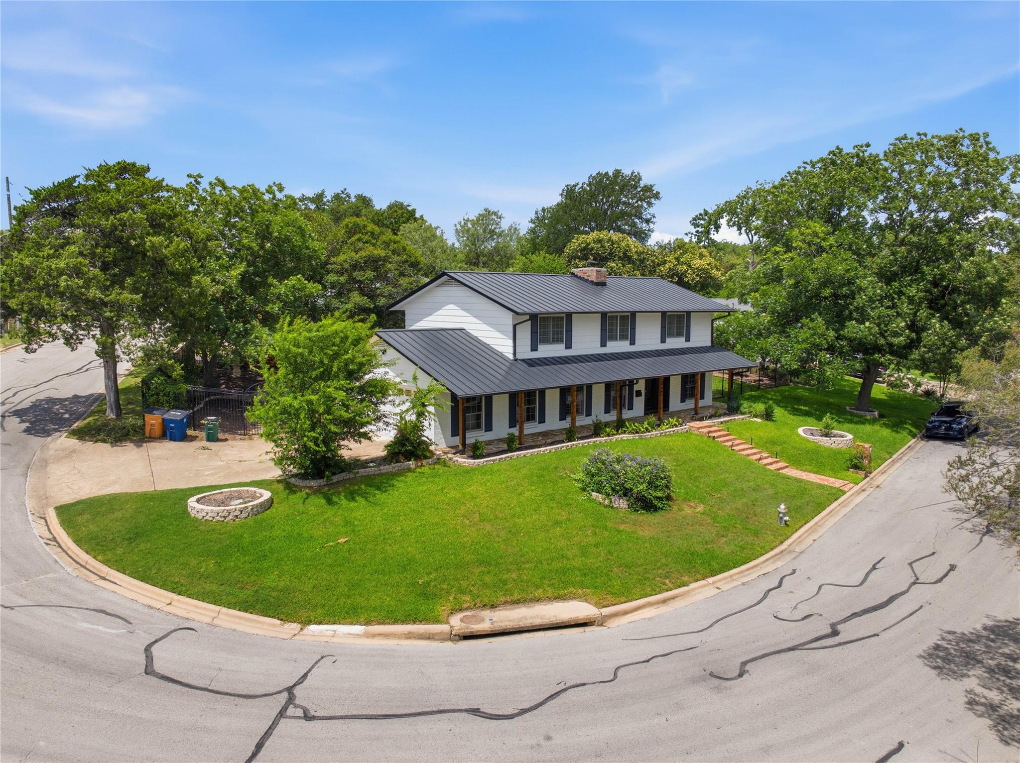 3409 Lakeside DR