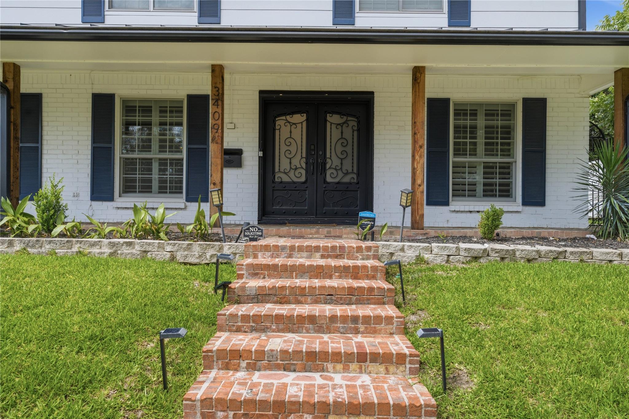 3409 Lakeside DR