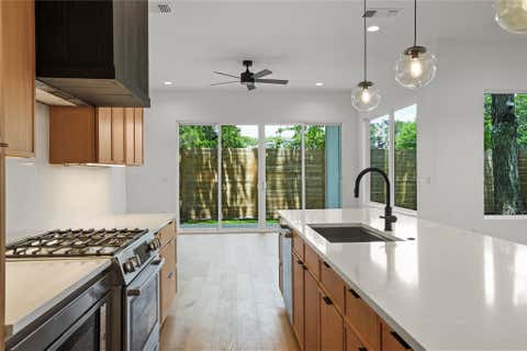 Tiny photo for 752 Pedernales ST, Austin, TX 78702 (MLS # 5803566)