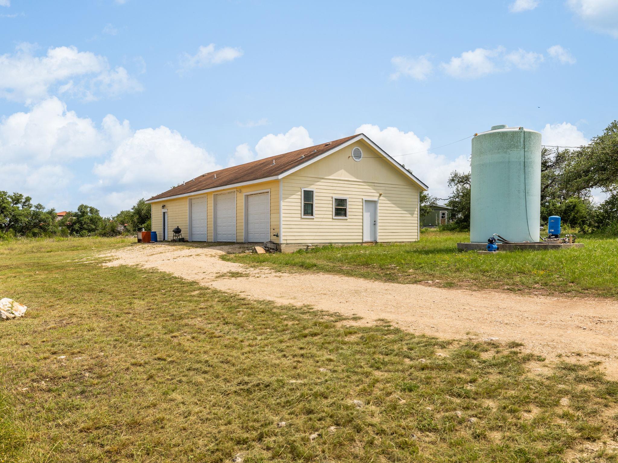 1110 Oakwood LOOP