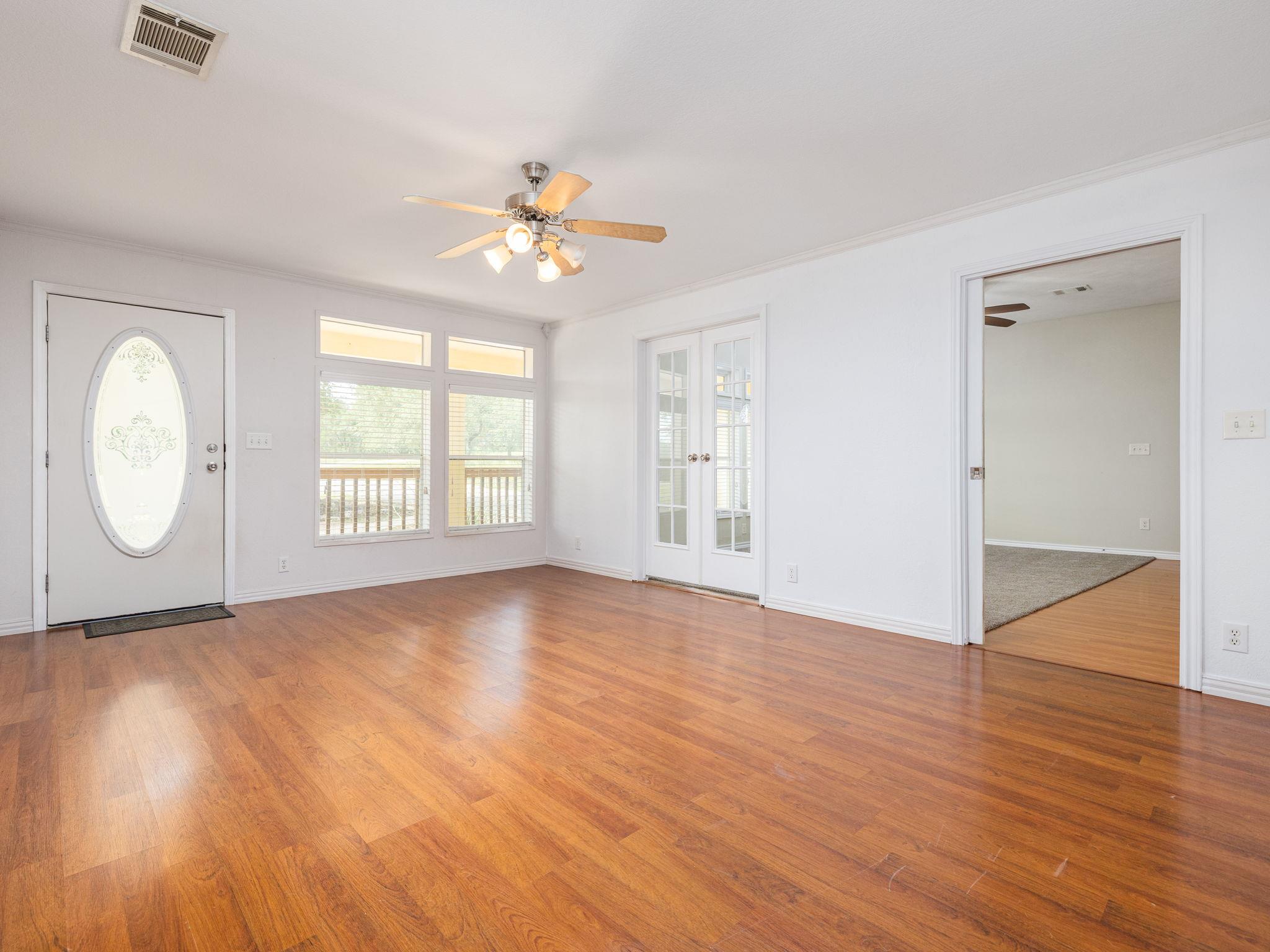 1110 Oakwood LOOP
