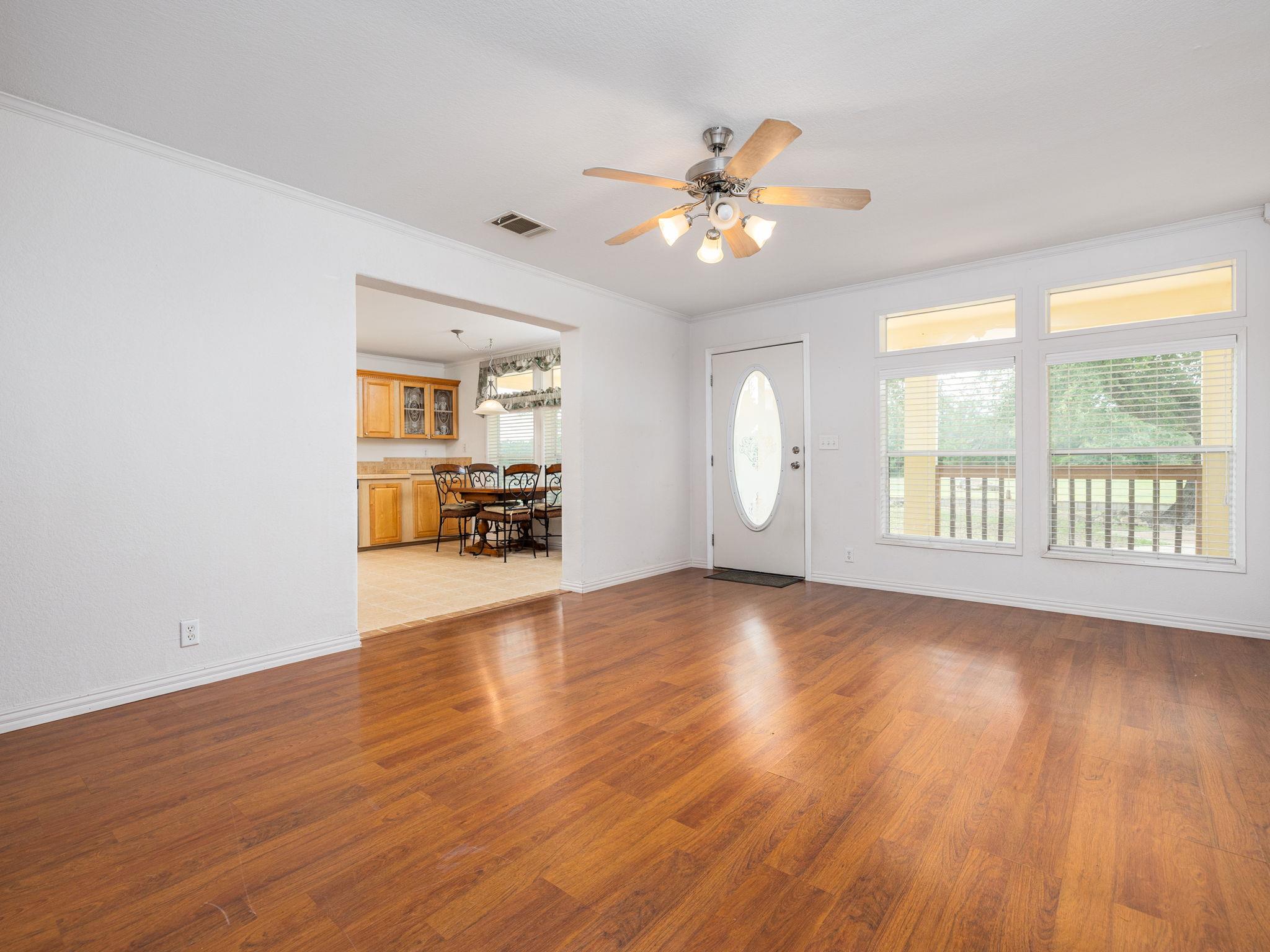 1110 Oakwood LOOP