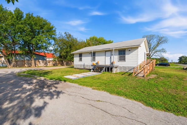 309 E PARSONS ST, MANOR, TX 78653 - Image 82be7e2b699e4d57dd11fab9c8855bb9/93899038