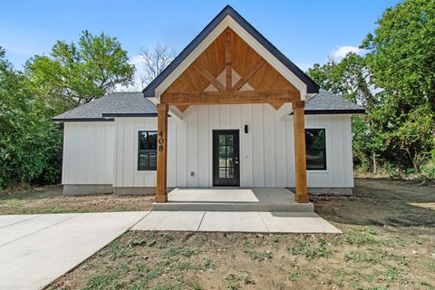 A home in Luling