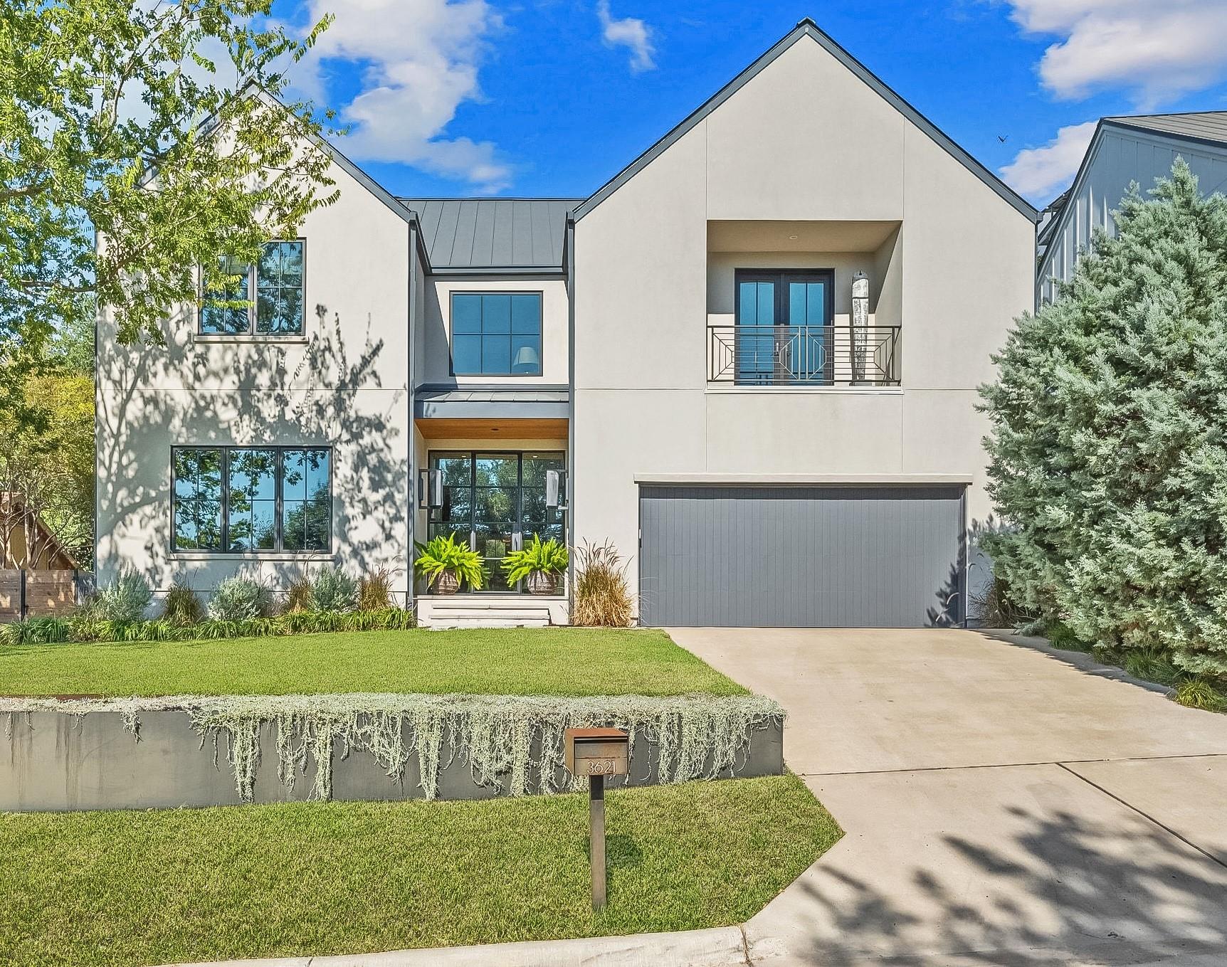 3621 Peregrine Falcon DR