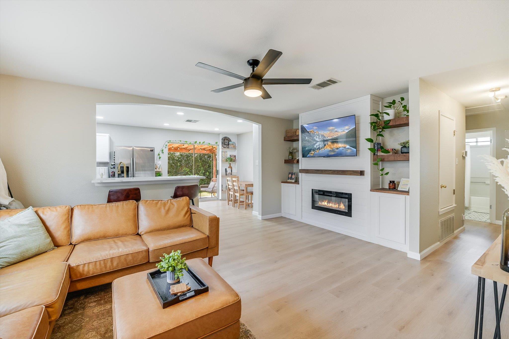 200 Brentwood DR, Leander