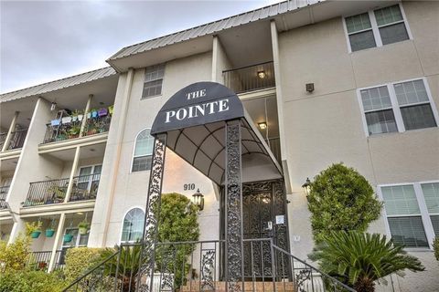 Photo of 910 Duncan LN #20, Austin, TX 78705 (MLS # 3294030)