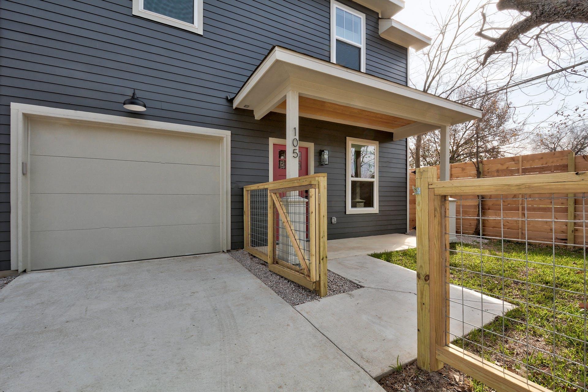 105 Elkhart ST 3