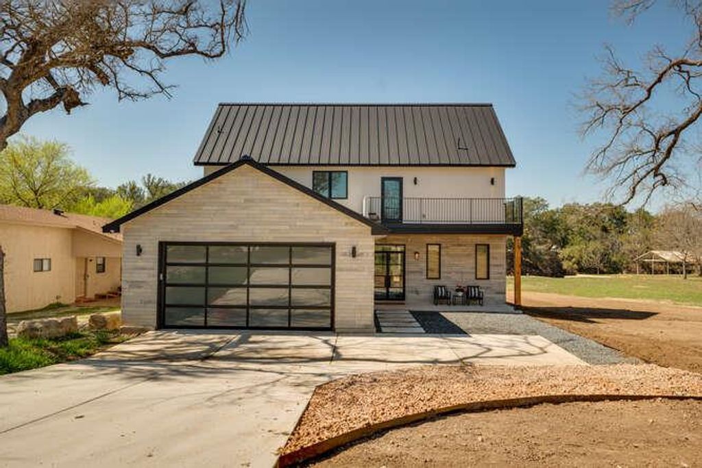 Photo of 614 Pecan Creek DR, Horseshoe Bay, TX 78657 (MLS # 7953163)