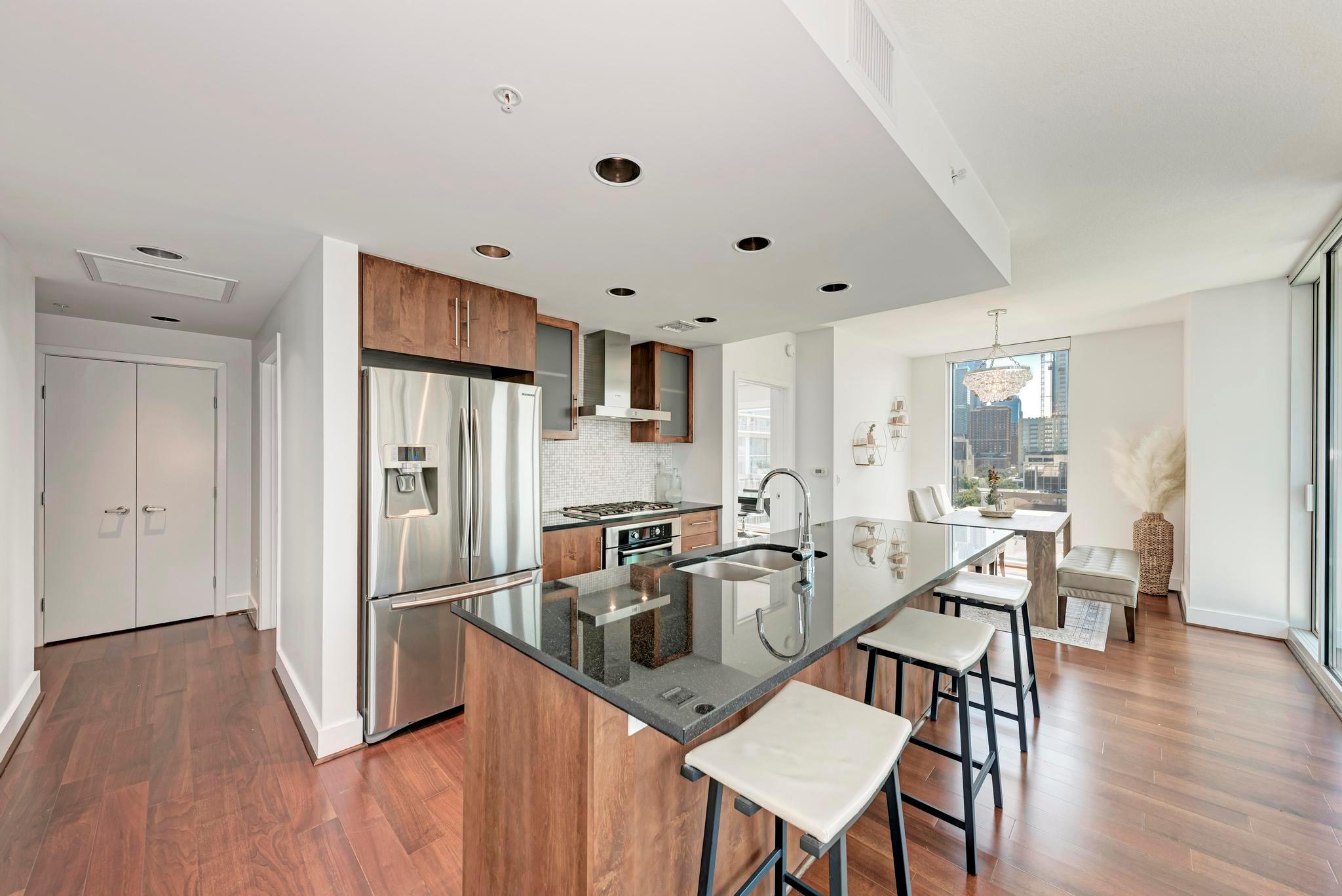 300 Bowie ST 1003