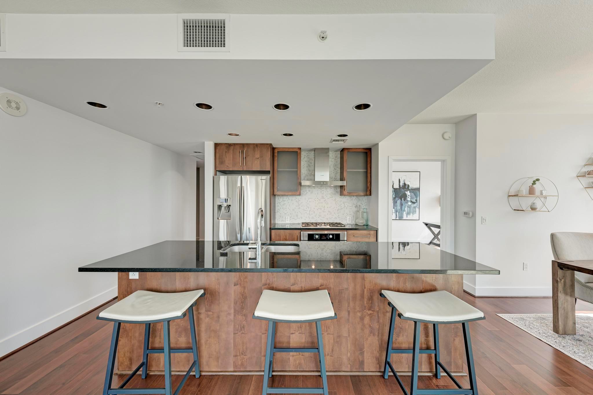 300 Bowie ST 1003