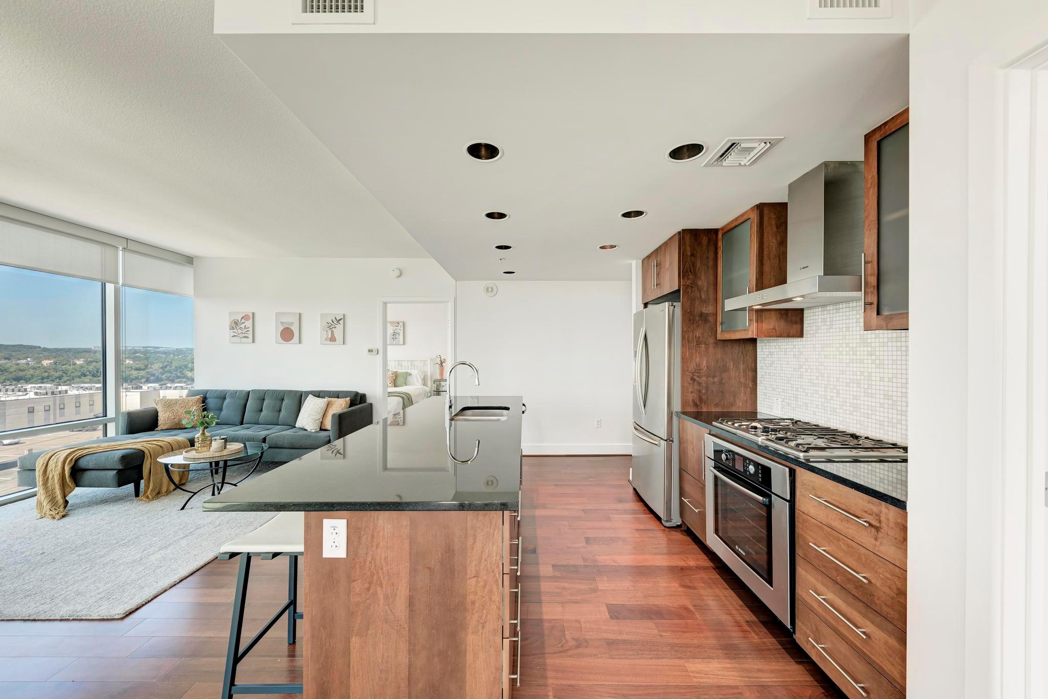 300 Bowie ST 1003