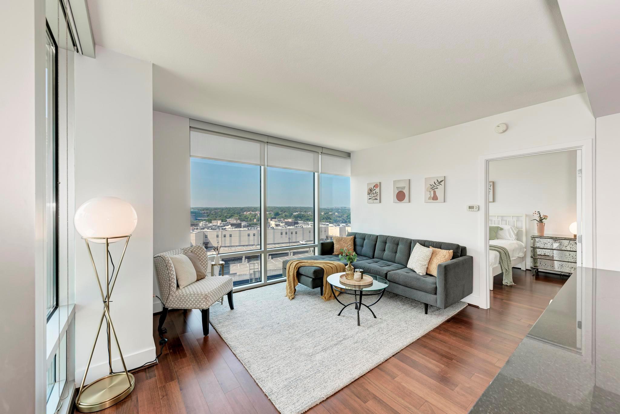 300 Bowie ST 1003
