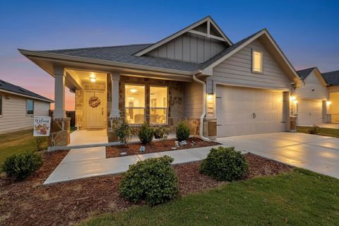 201 Nathaniel DR Taylor TX 76574