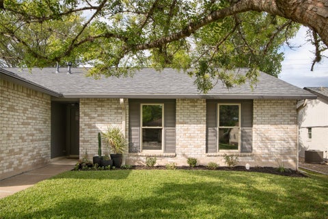 Photo of 304 Skyloop DR, Austin, TX 78745 (MLS # 1086345)