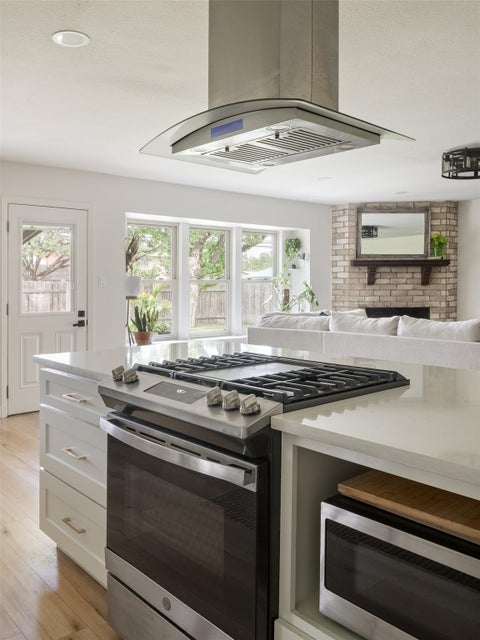 Tiny photo for 304 Skyloop DR, Austin, TX 78745 (MLS # 1086345)