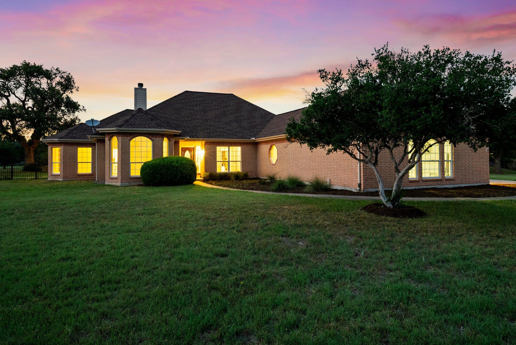 320 Woodland Oaks TRL