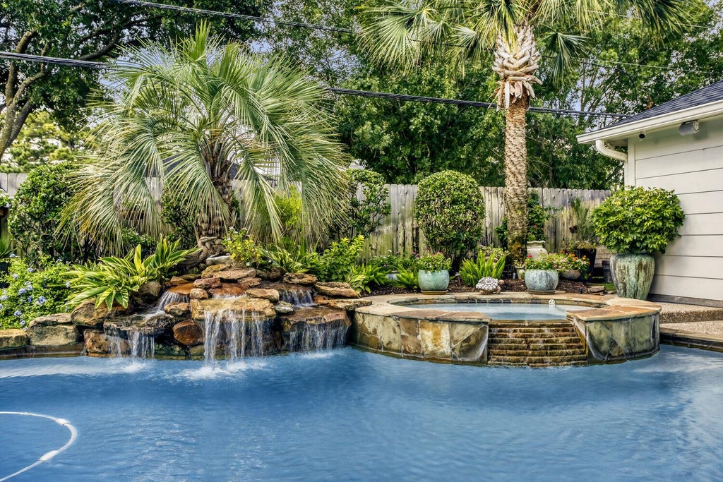 Photo of 17335 W Copper Lakes DR, Houston, TX 77095 (MLS # 3825677)