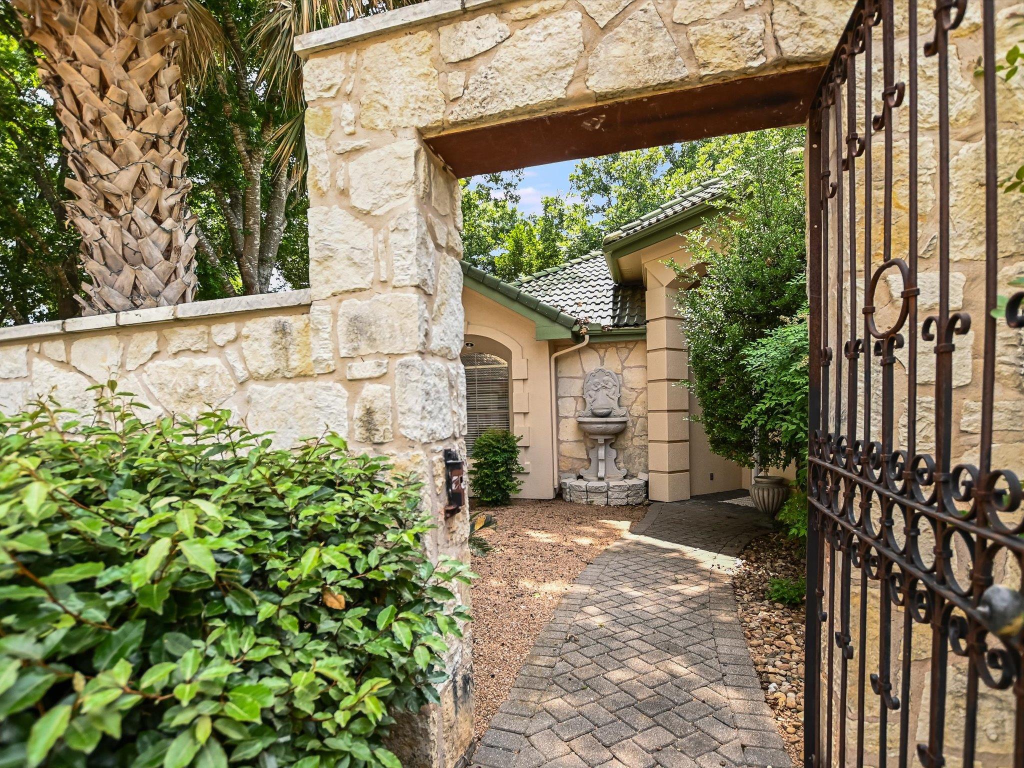 105 San Saba CT