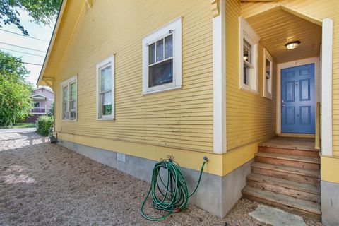 Photo of 611 W 31st ST #C, Austin, TX 78705 (MLS # 3909326)