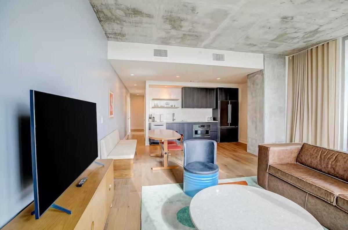 48 East Ave 1104