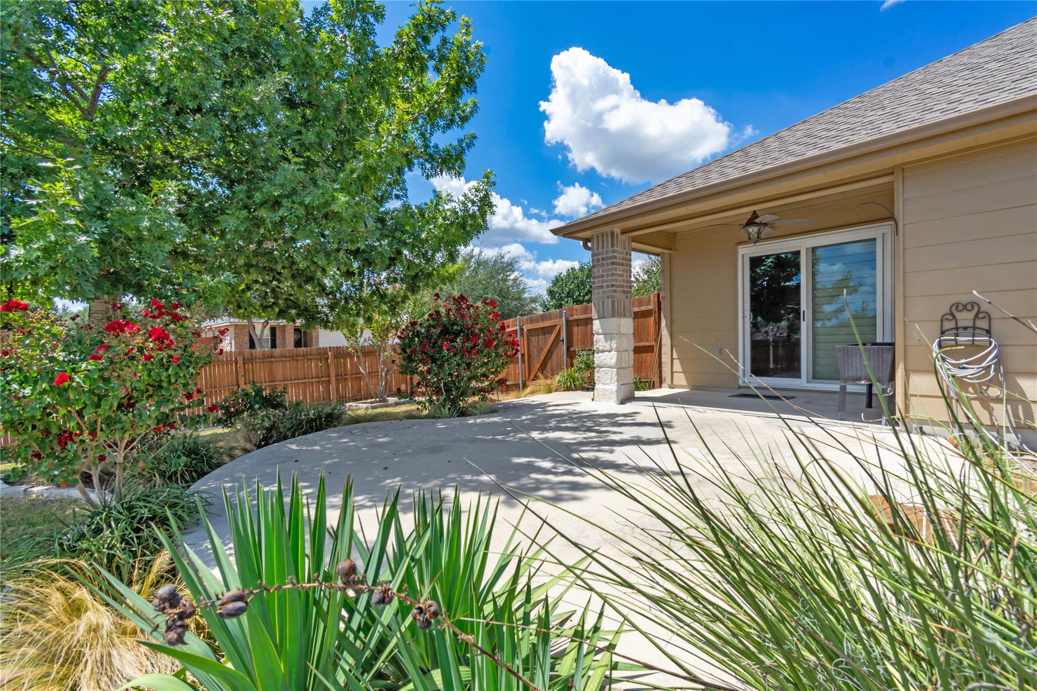 112 Willow Leaf LN