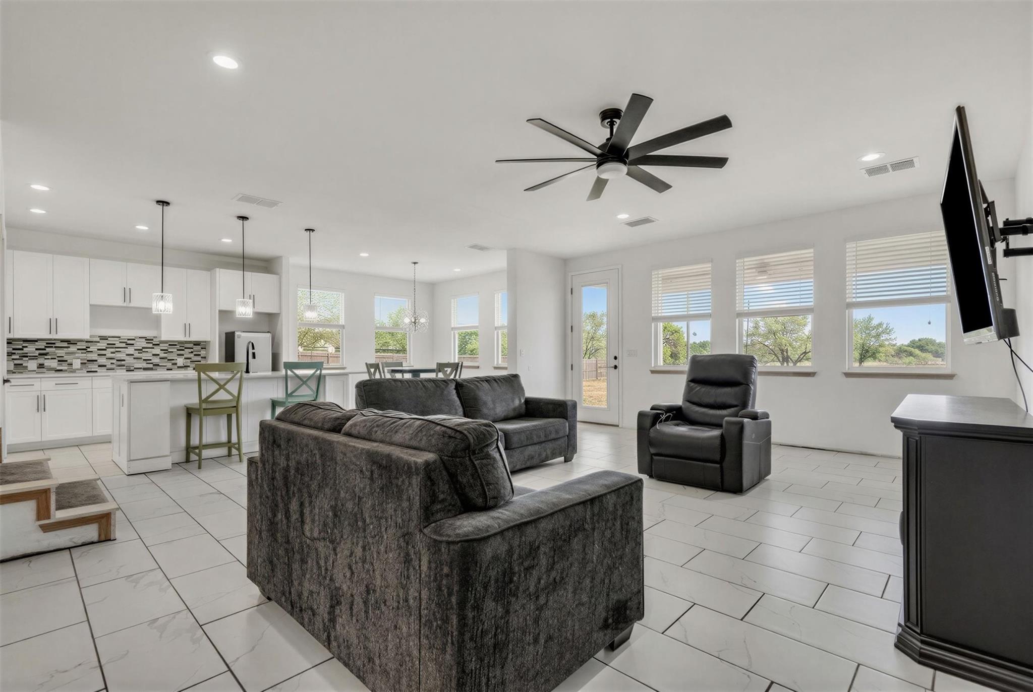 199 McDonald LN W