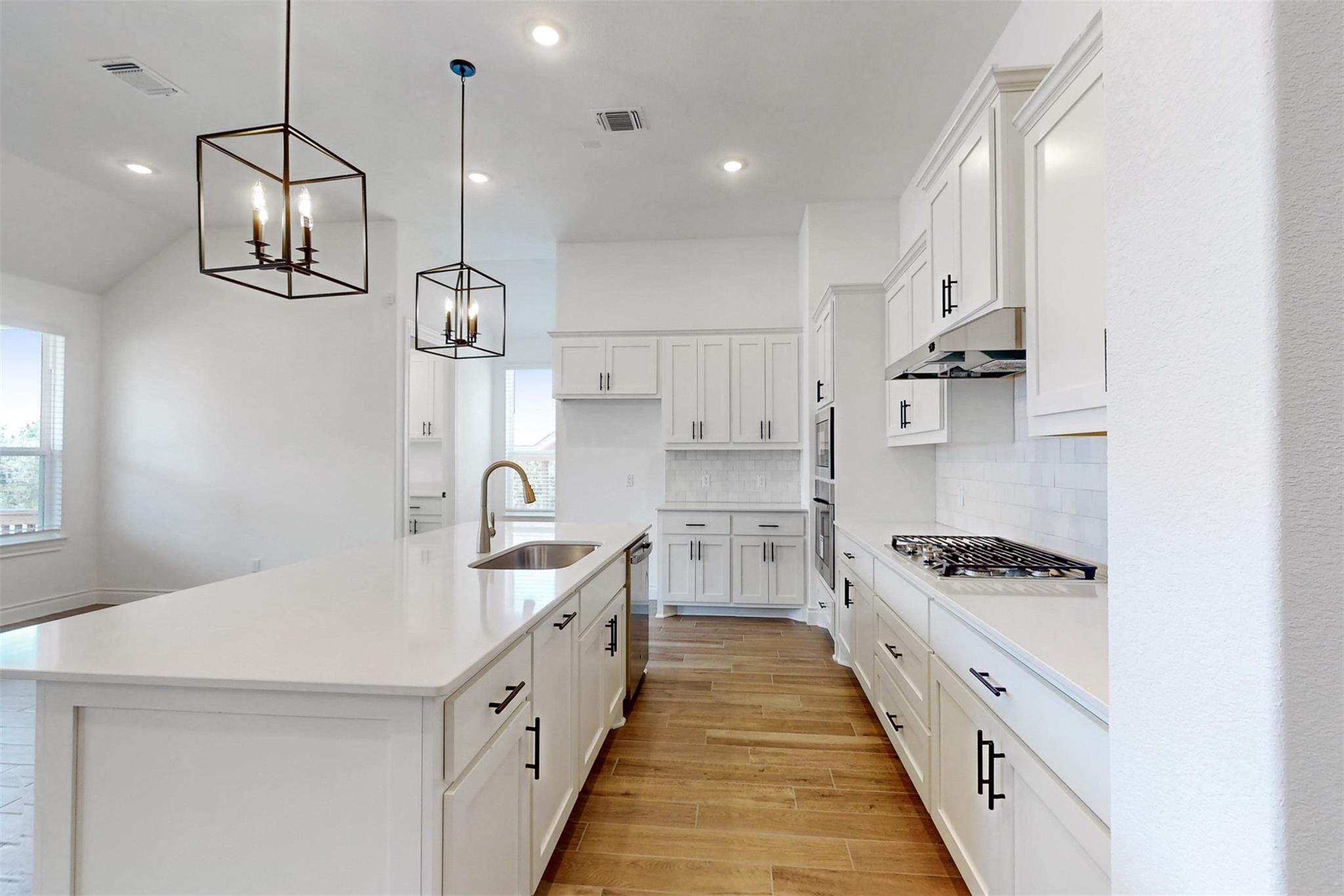 1301 White Daisy LN