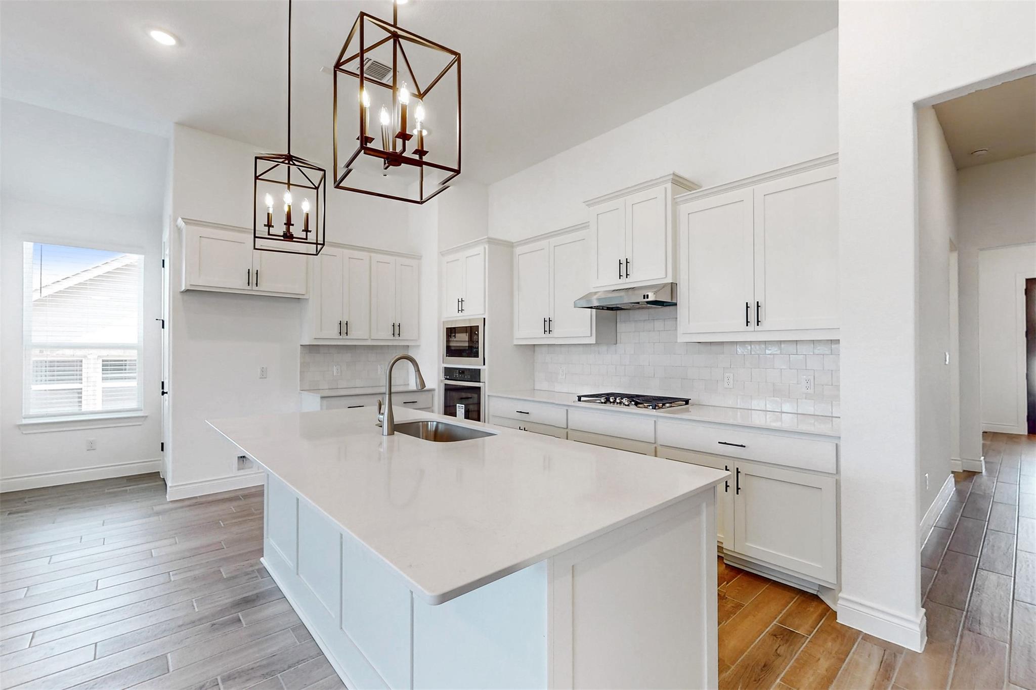 1301 White Daisy LN