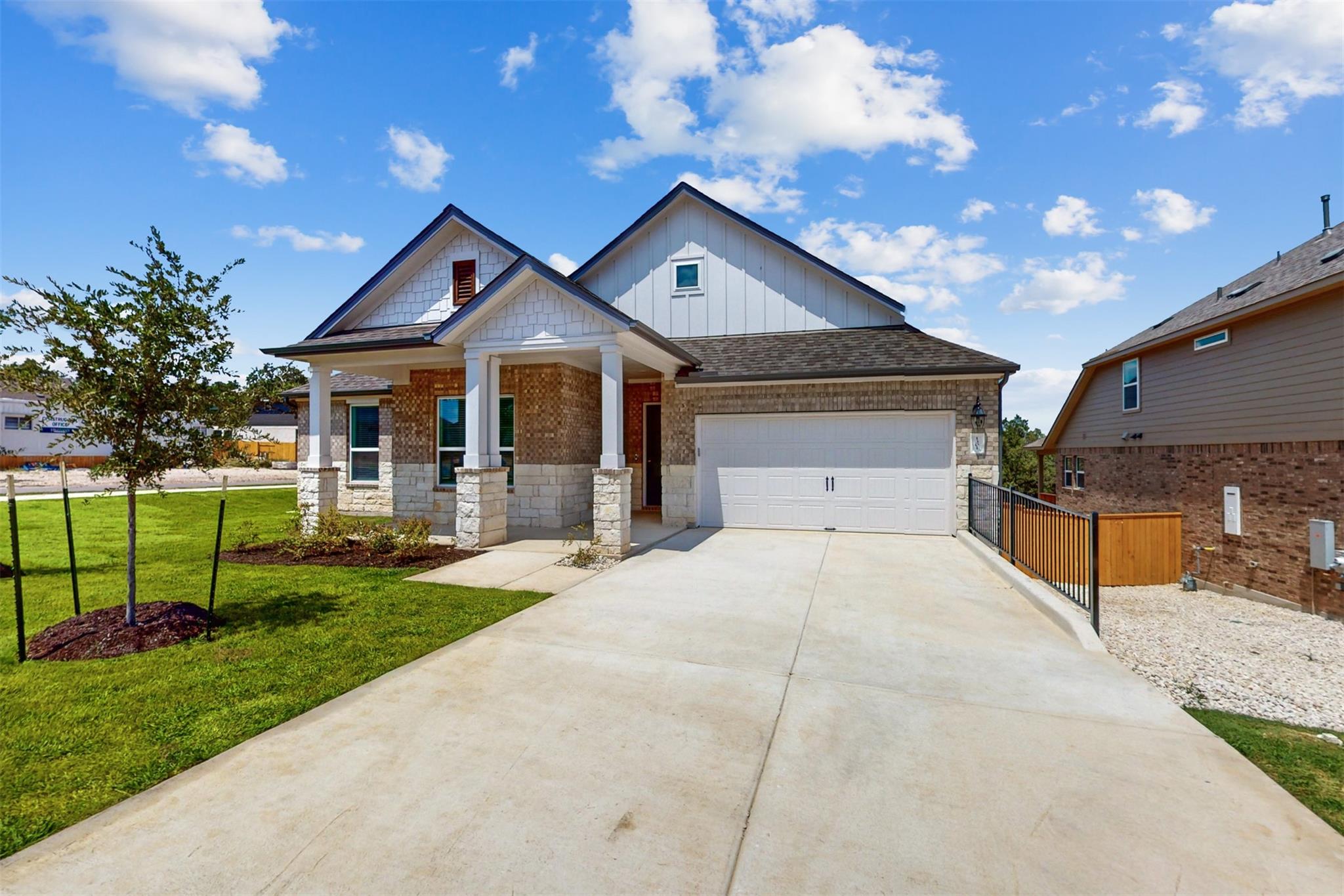 1301 White Daisy LN