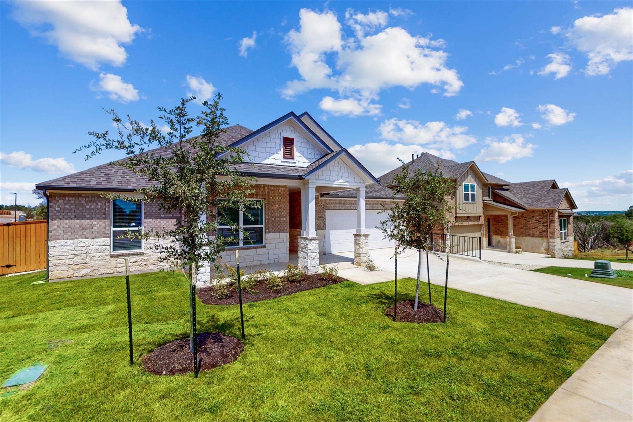 1301 White Daisy LN