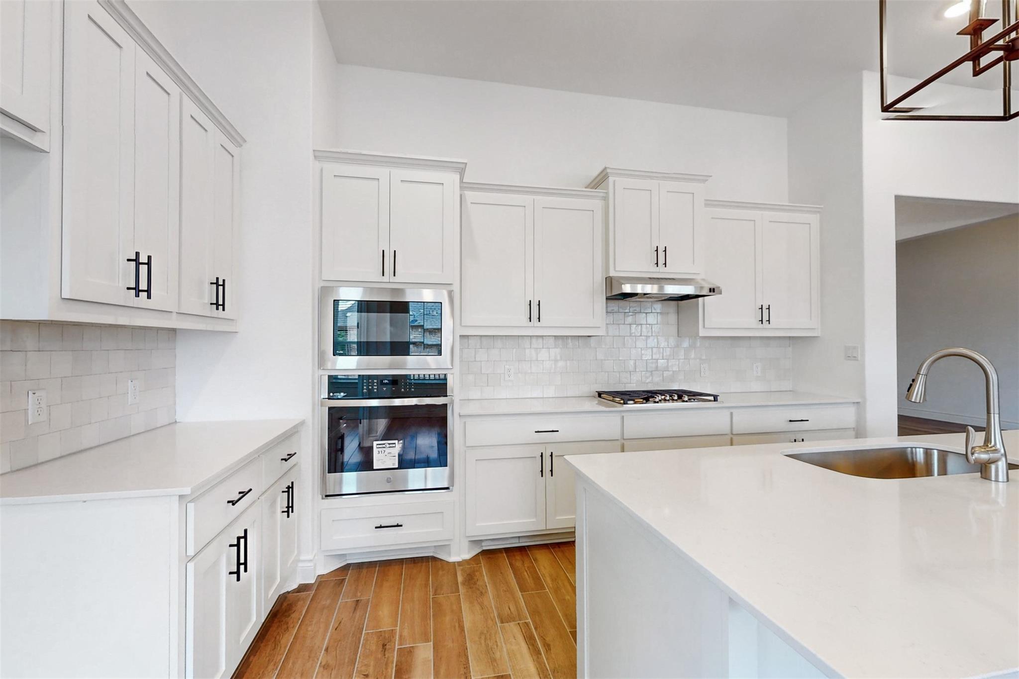 1301 White Daisy LN