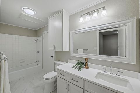 Tiny photo for 6004 Shadow Valley CV #B, Austin, TX 78731 (MLS # 8020156)