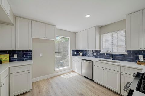 Tiny photo for 6004 Shadow Valley CV #B, Austin, TX 78731 (MLS # 8020156)