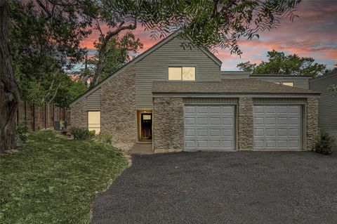 Photo of 6004 Shadow Valley CV #B, Austin, TX 78731 (MLS # 8020156) Photo of 6004 Shadow Valley CV #B, Austin, TX 78731 (MLS # 8020156)