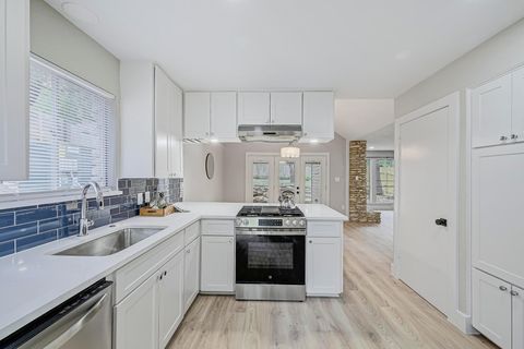 Tiny photo for 6004 Shadow Valley CV #B, Austin, TX 78731 (MLS # 8020156)