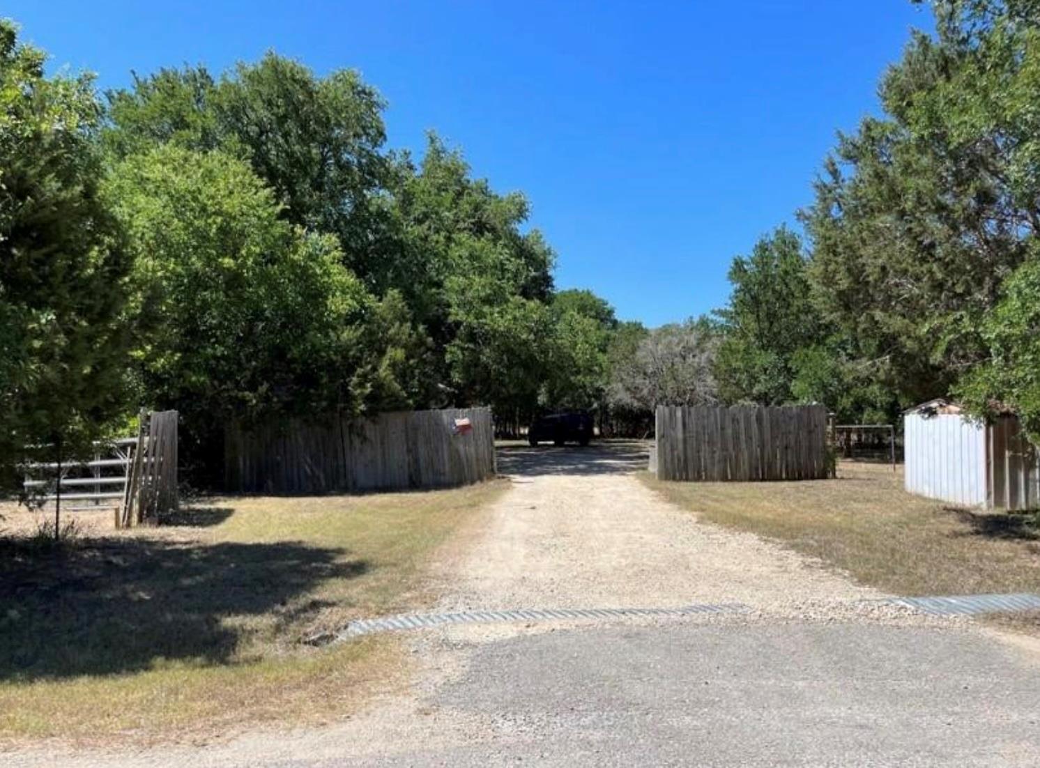 250 Rolling Oaks DR