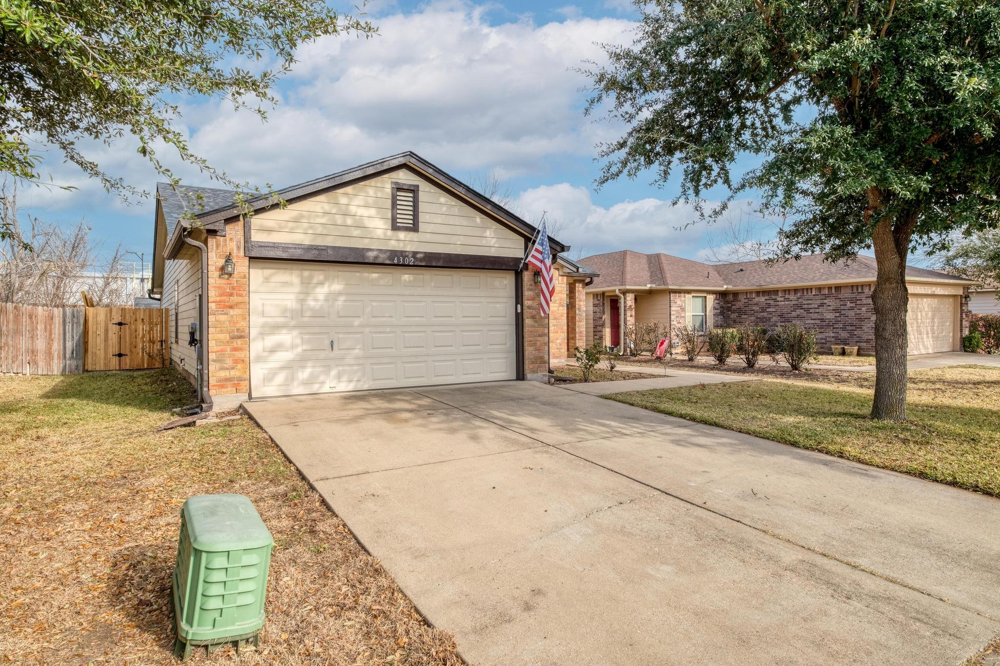 4302 Kings Canyon DR