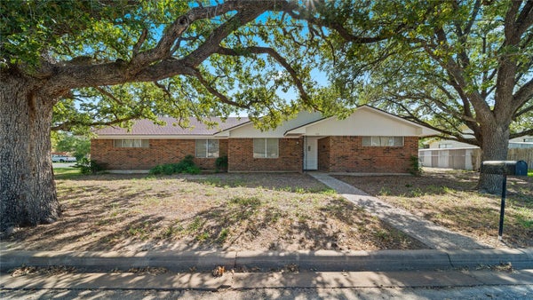674 N POLK ST, GIDDINGS, TX 78942 - Image 83e2a30438c3a4e8aee2d884264527ac/1572876975
